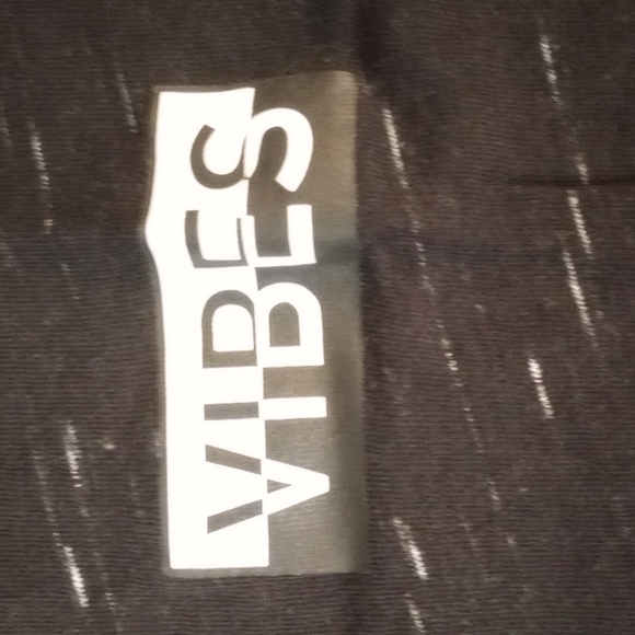 "vibes" tee - Picture 2 of 3